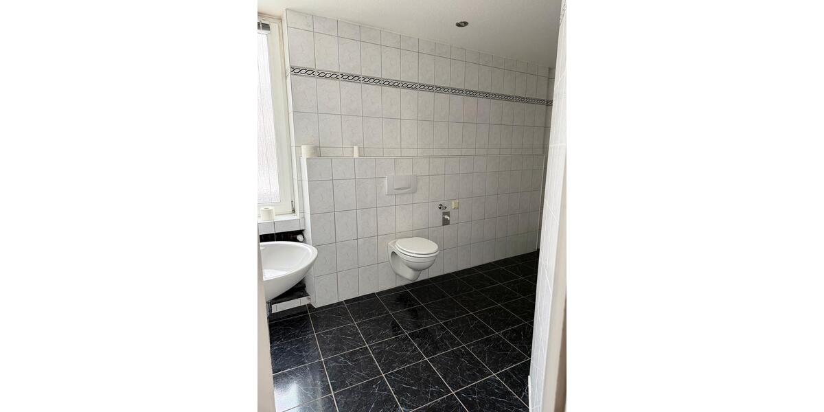 Erdgeschoßwohnung Hameln - 3.5 Zimmer, 133 m&sup2;, 1.600&euro; | Angebot:24804008
