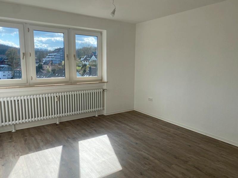 Renovierte 3-Zimmerwohnung in guter Lage zimmer
