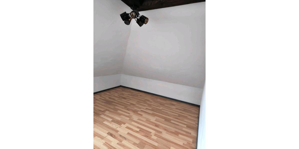 Dachgeschoßwohnung Ehringshausen - 3 Zimmer, 75 m&sup2;, 1.000&euro; | Angebot:26560728