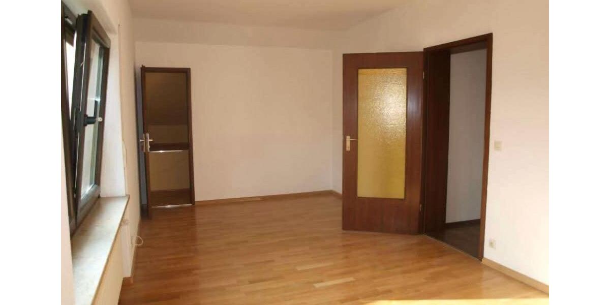 Dachgeschoßwohnung Singen (Hohentwiel) - 2.5 Zimmer, 105 m&sup2;, 900&euro; | Angebot:24705977