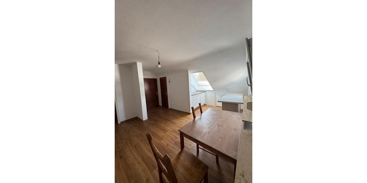 Dachgeschoßwohnung Stuttgart Feuerbach - 1 Zimmer, 28 m&sup2;, 900&euro; | Angebot:26698174