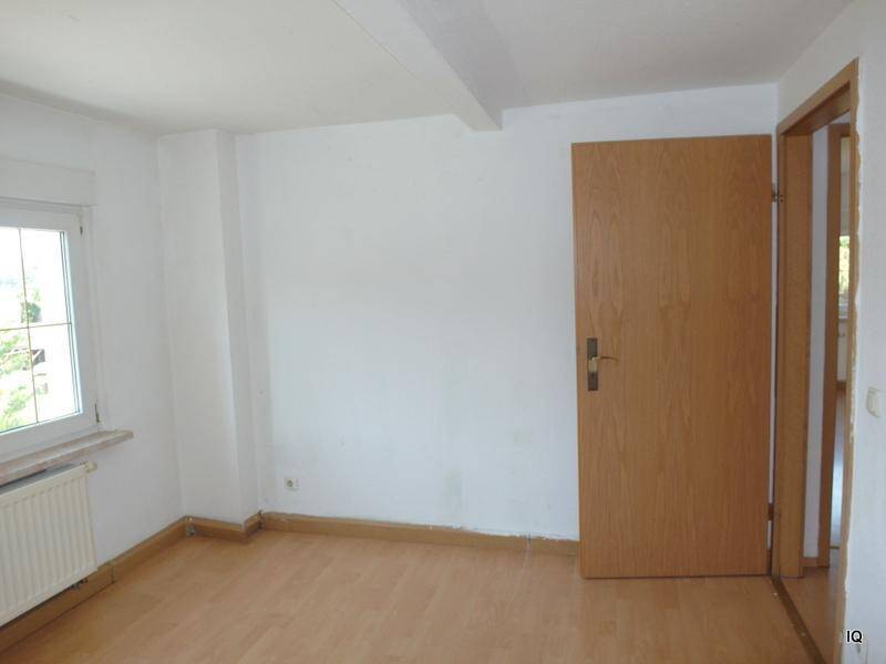 Gemütliche 3-Zimmer DachWohnung mit Laminat und Bad mit Dusche * handwerlich begabte Mieter gesucht