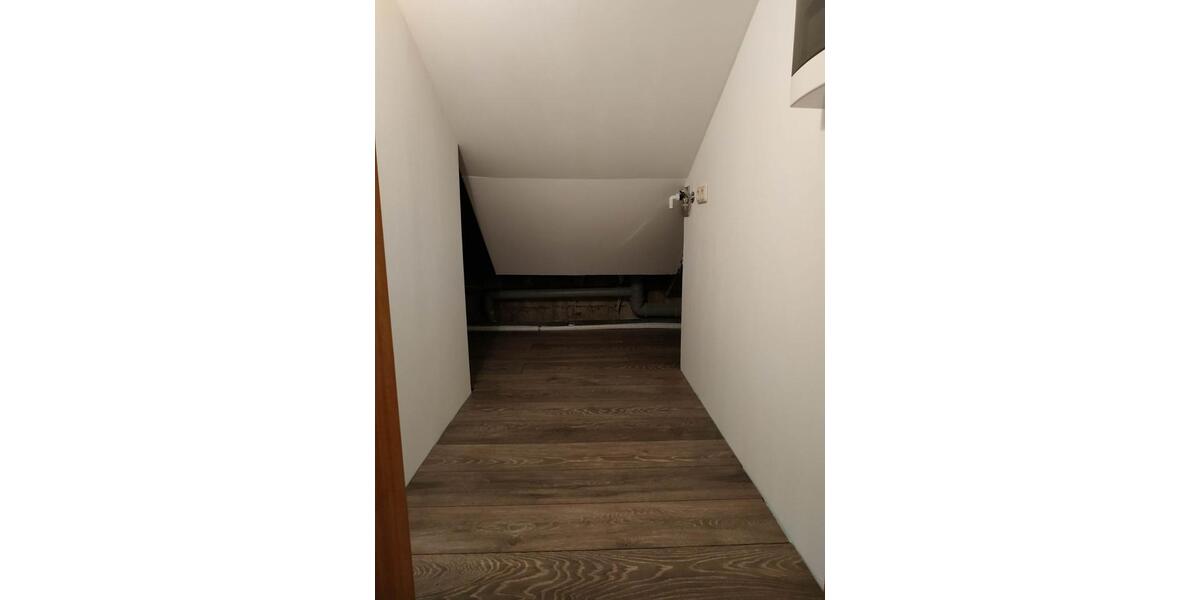 Dachgeschoßwohnung Hofheim in Unterfranken - 3 Zimmer, 47 m&sup2;, 385&euro; | Angebot:25752499