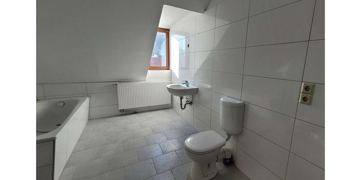 Dachgeschoßwohnung Waltershausen - 3 Zimmer, 77 m&sup2;, 480&euro; | Angebot:26145033