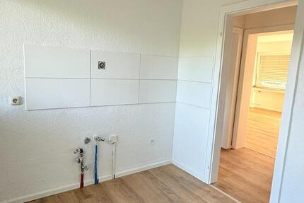*Helle 4-Zimmer-Wohnung mit Balkon*