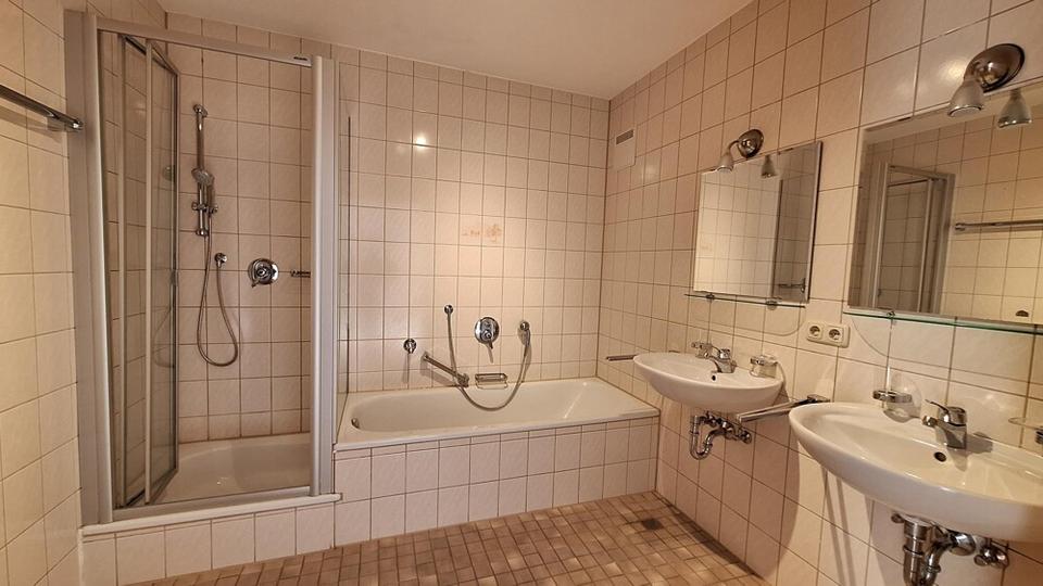 Erdgeschoßwohnung Marbach am Neckar - 4 Zimmer, 121 m&sup2;, 1.500&euro; | Angebot:24815147