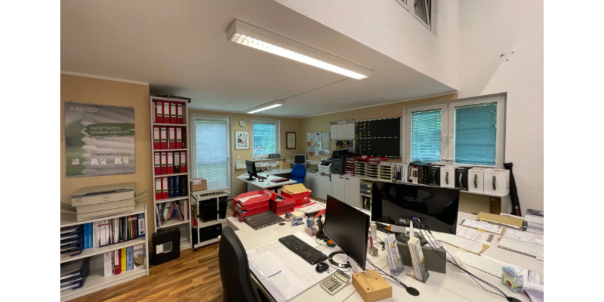 Provisionsfrei! Lagerhalle mit neuwertigen Ausstellungs- und Büro zimmer