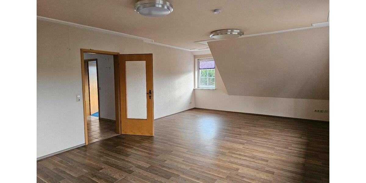 Dachgeschoßwohnung Gnarrenburg - 3 Zimmer, 93 m&sup2;, 650&euro; | Angebot:23837561