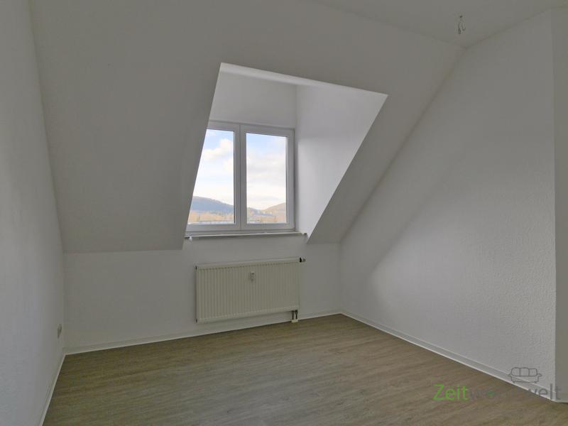 (12536_74) MGN: sonnige Dachwohnung mit 2 Balkons in der Heimstraße, Hausmeisterdienste inklusive, EBK mgl. 3 zimmer