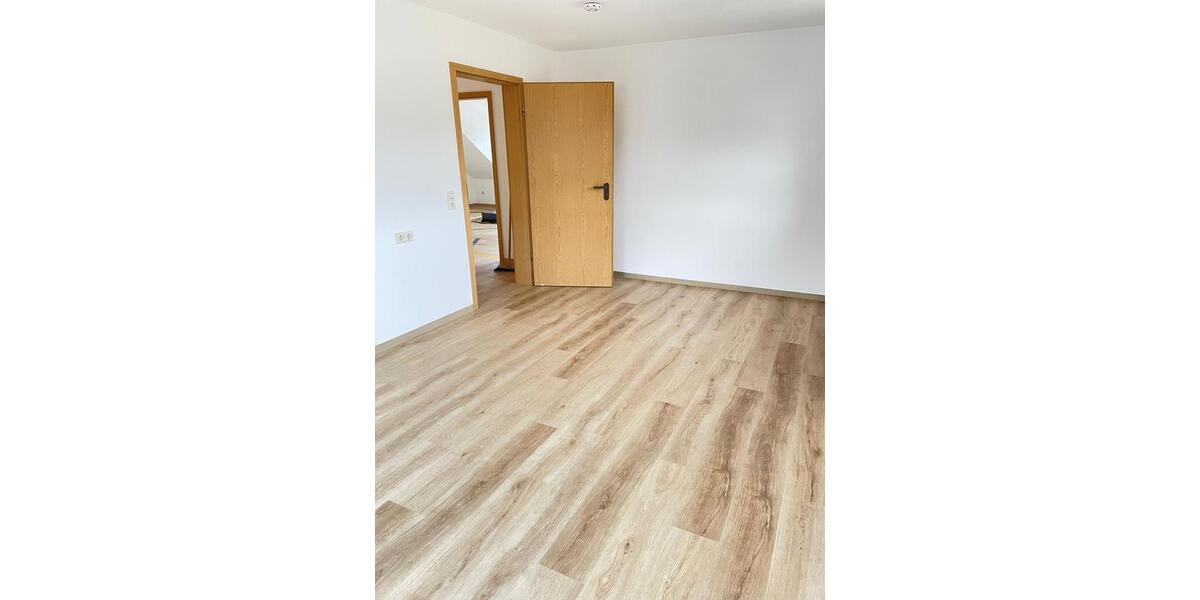Dachgeschoßwohnung Niederstetten - 2 Zimmer, 68 m&sup2;, 510&euro; | Angebot:26673970