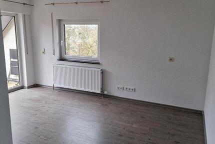 Vermiete DG-Wohnung mit EBK u. Balkon in Mögglingen 5 zimmer