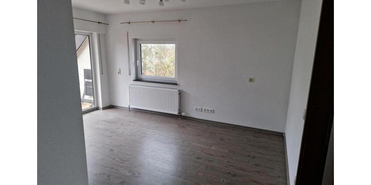 Vermiete DG-Wohnung mit EBK u. Balkon in Mögglingen 5 zimmer