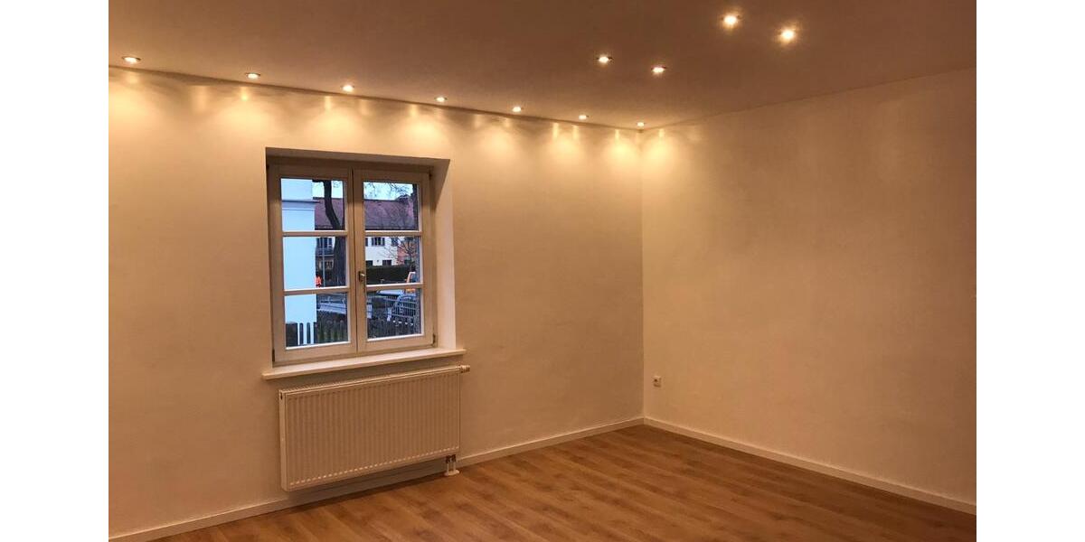 Renovierte Wohnung (Erstbezug Parterrre mit Garten und Balkon) 5 zimmer