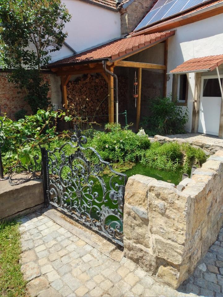 Großz. Einfam.haus mit Einl.w., Hof, Garten, Garage in Gernach