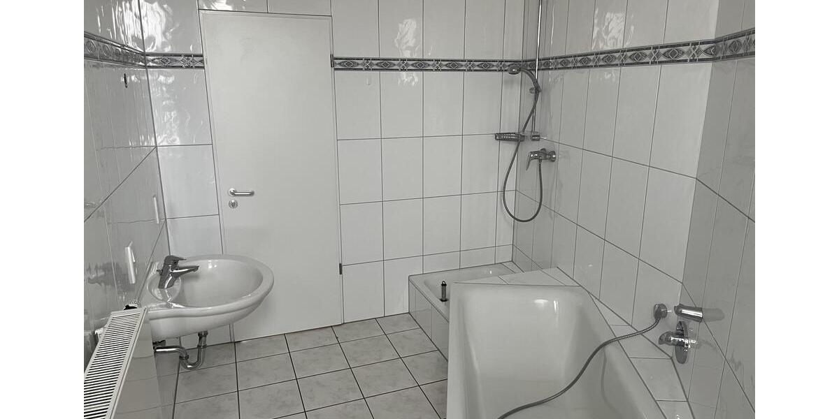 Etagenwohnung Bad Salzuflen - 5 Zimmer, 166 m&sup2;, 1.045&euro; | Angebot:24803540