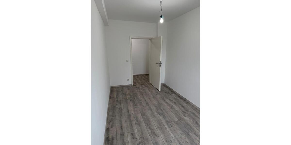 Erdgeschoßwohnung Solingen - 4 Zimmer, 81 m&sup2;, 950&euro; | Angebot:24729833