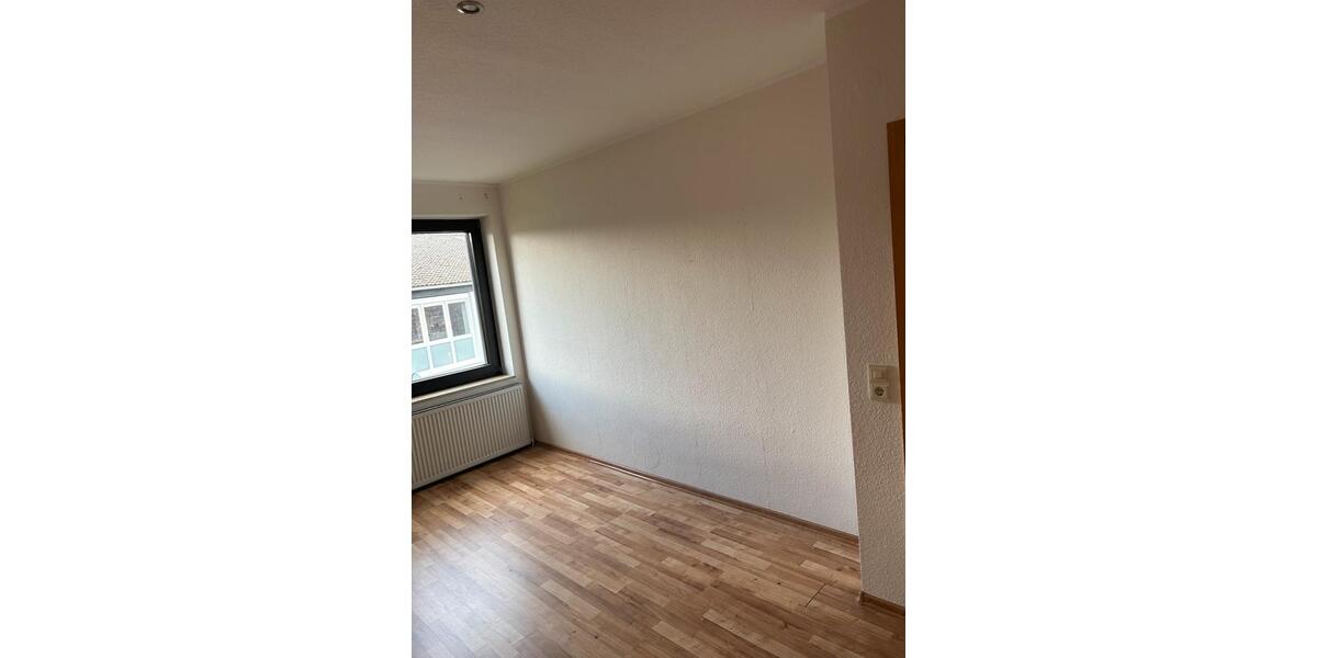 Dachgeschoßwohnung Garbsen - 4 Zimmer, 105 m&sup2;, 1.400&euro; | Angebot:26619839
