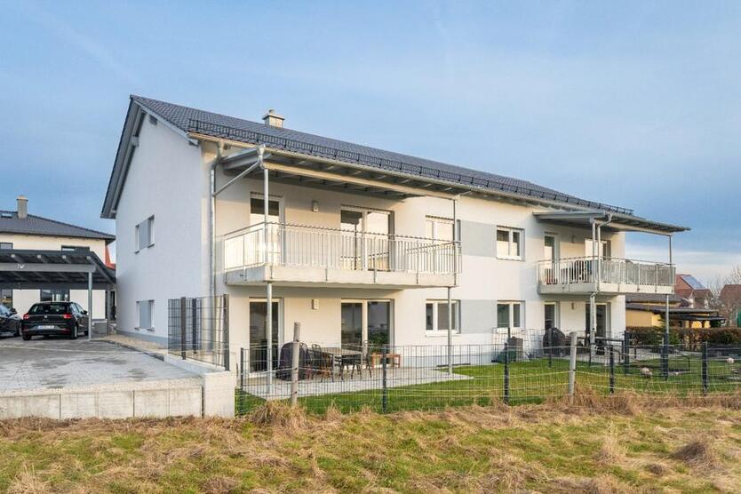 Vermiete zentrale NeubauWohnung mit Garten