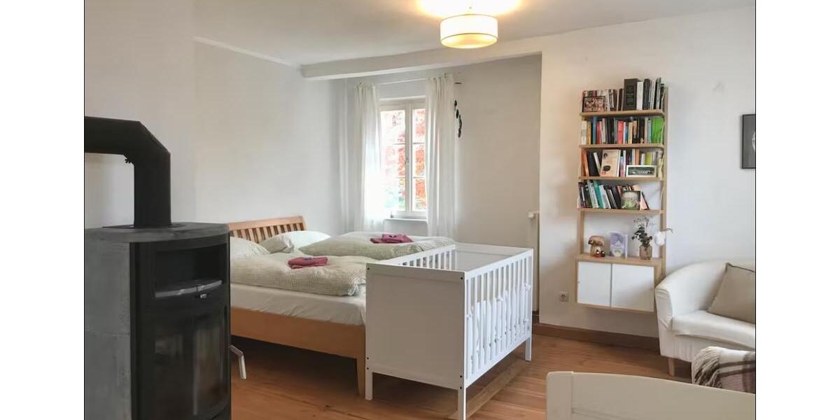 Einfamilienhaus Burgwindheim - 9 Zimmer, 250 m&sup2;, 1.600&euro; | Angebot:25025245
