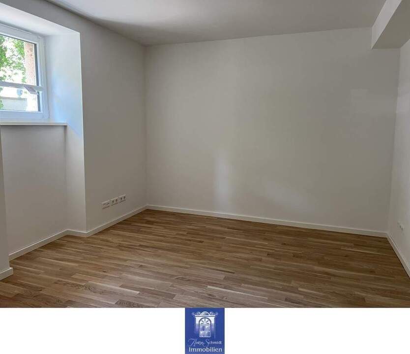 Liebevoll und modern sanierte Wohnung im Erstbezug! Erker, Fußbodenheizung, Parkett! 3 zimmer