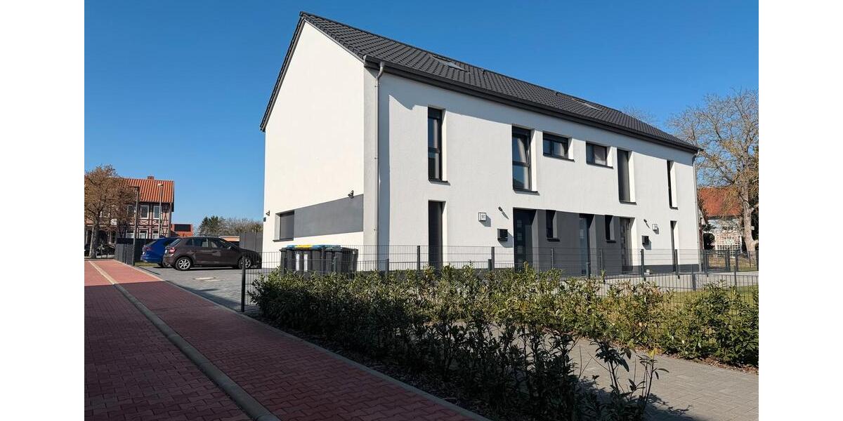 Doppelhaushälfte Gifhorn - 5 Zimmer, 130 m&sup2;, 1.400&euro; | Angebot:25372278