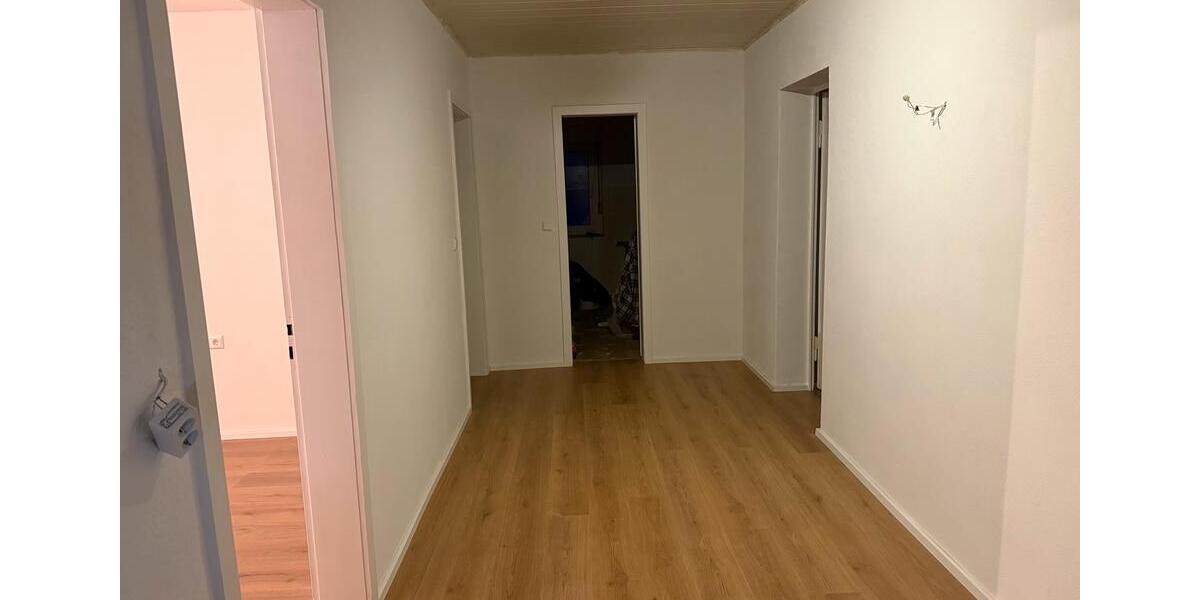 Etagenwohnung Aalen Ebnat - 7 Zimmer, 150 m&sup2;, 2.000&euro; | Angebot:25300800