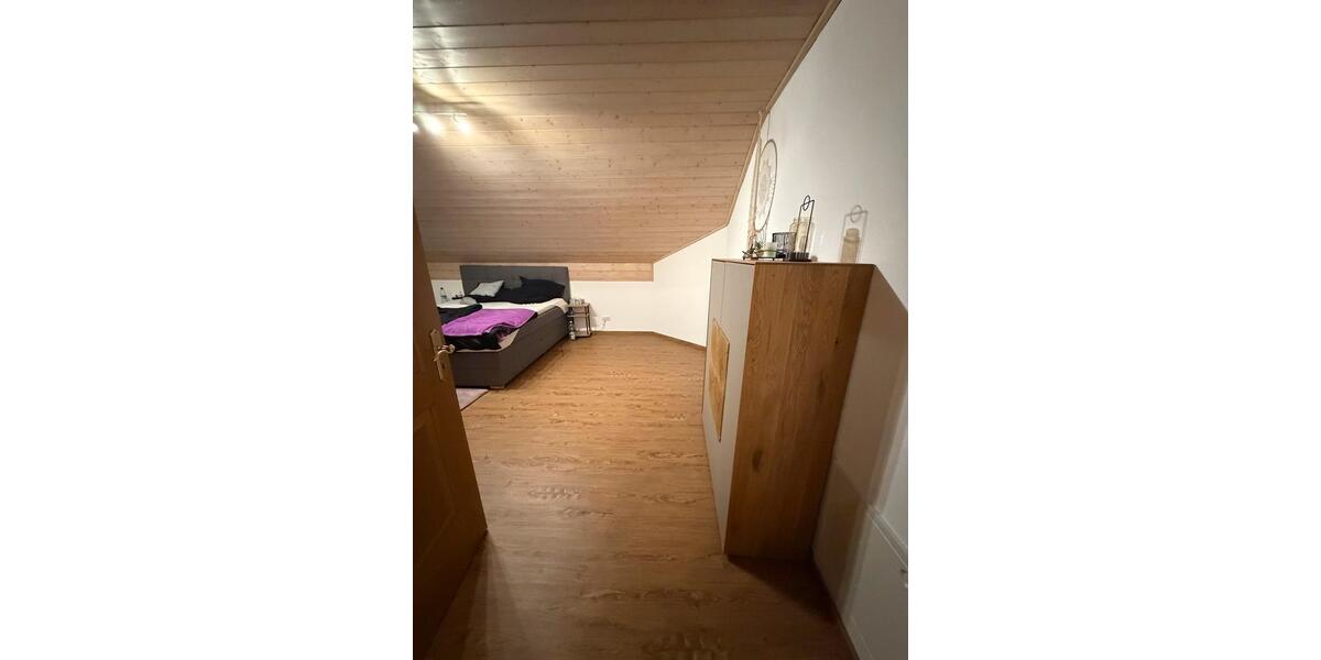 Dachgeschoßwohnung Perkam - 3 Zimmer, 98 m&sup2;, 660&euro; | Angebot:24867410