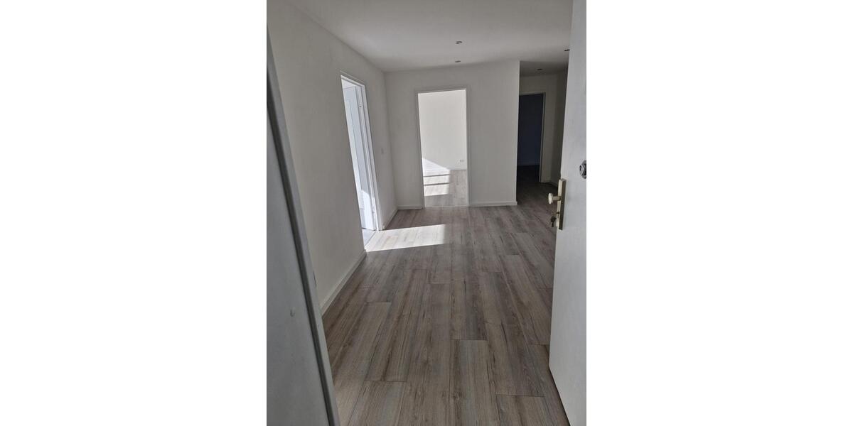 Etagenwohnung Sarstedt - 2 Zimmer, 83 m&sup2;, 900&euro; | Angebot:25182093
