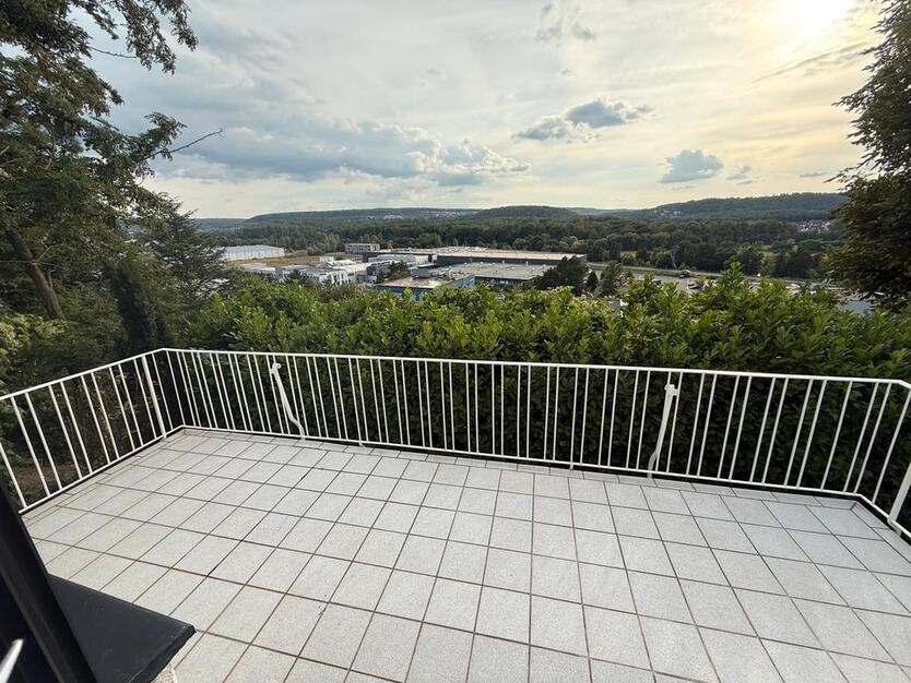 2 Zimmer mit großer Küche, Bad und Balkon 73 qm Bübinger Berg