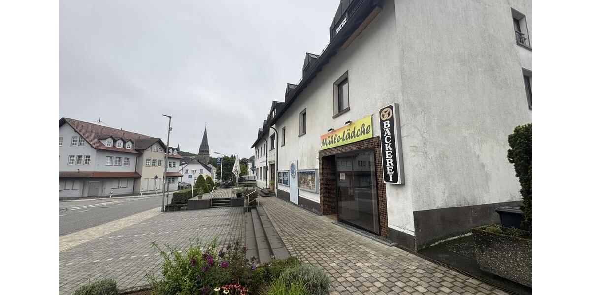 Vielseitiges Ladenlokal mit Theken, Kühl- und Lagerraum in Nonnweiler zimmer