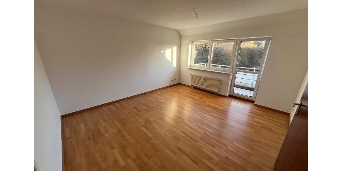Dachgeschoßwohnung Schwerin Gartenstadt - 3 Zimmer, 84 m&sup2;, 1.050&euro; | Angebot:25964716
