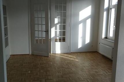 Stilvolle und großzügige Altbauwohnung in zentraler Lage 4 zimmer