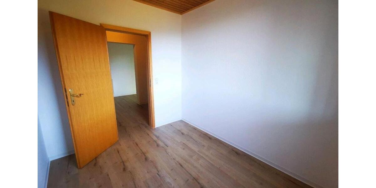 Erdgeschoßwohnung Bad Herrenalb - 3.5 Zimmer, 123 m&sup2;, 950&euro; | Angebot:25887946