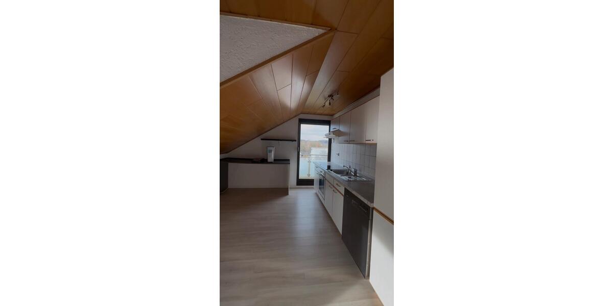 Dachgeschoßwohnung Ebersdorf bei Coburg - 5 Zimmer, 85 m&sup2;, 360&euro; | Angebot:23703572