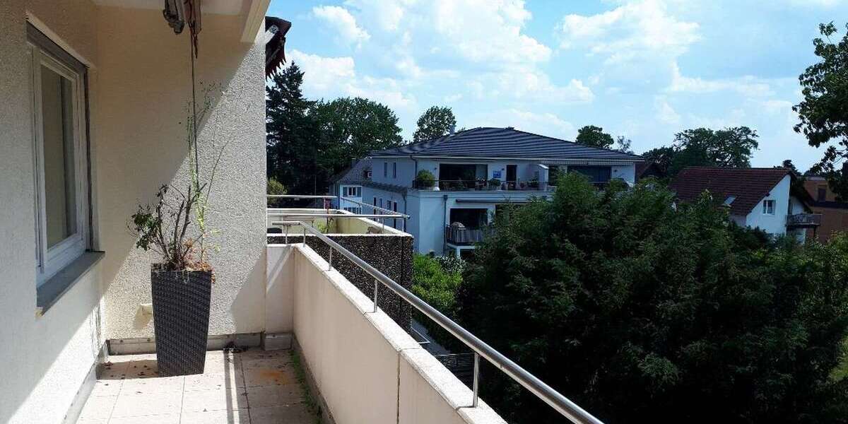 Etagenwohnung Oberursel Oberursel - 2.5 Zimmer, 81 m&sup2;, 1.200&euro; | Angebot:26100163