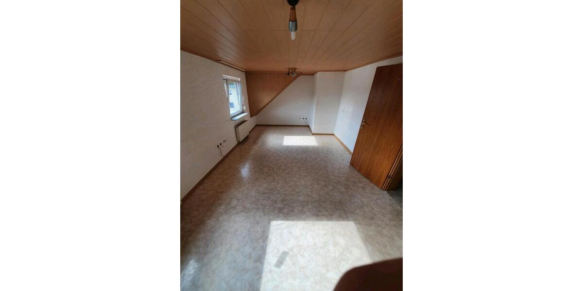 Dachgeschoßwohnung Aalen - 3 Zimmer, 75 m&sup2;, 750&euro; | Angebot:24836855