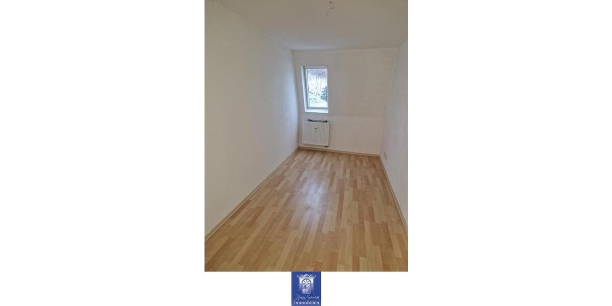 Dachgeschoßwohnung Freital - 3 Zimmer, 67 m&sup2;, 475&euro; | Angebot:26357500