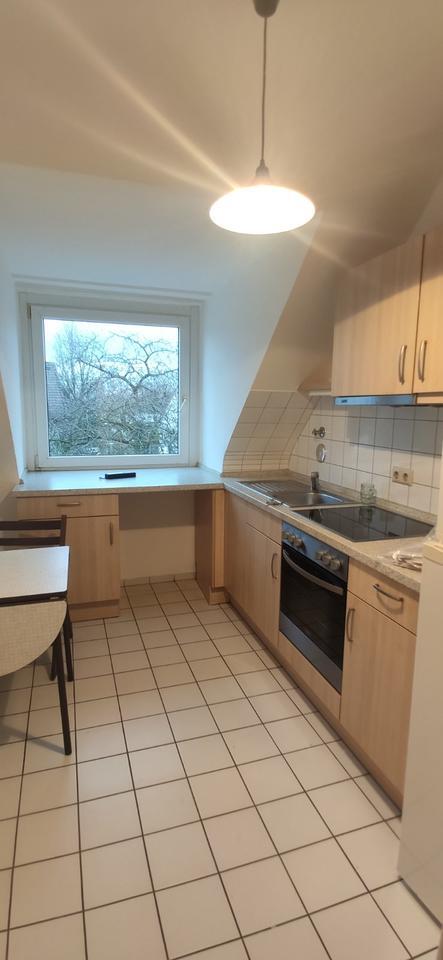 zwei Zimmerwohnung im DG mit Einbauküche zu vermieten zimmer