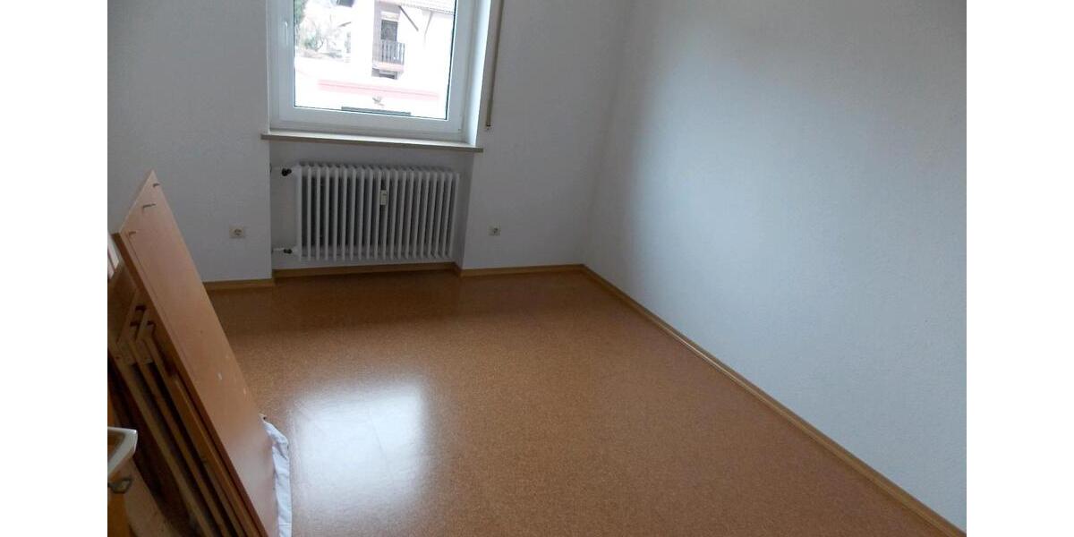 Etagenwohnung Tussenhausen - 4 Zimmer, 100 m&sup2;, 900&euro; | Angebot:26049381