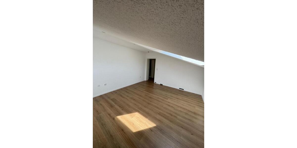 Dachgeschoßwohnung Wabern - 3 Zimmer, 95 m&sup2;, 950&euro; | Angebot:25997870