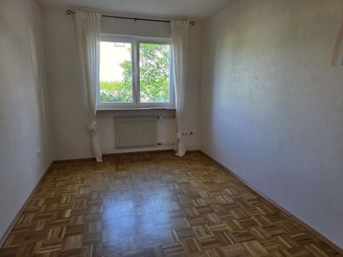 3-Zimmer-Mietwohnung mit Stellplatz und Garage sowie Garten mit Freisitz und Teich sowie Wasserlauf in 97456 Sennfeld (1592) - Erdgeschoßwohnung Sennfeld Sennfeld | Angebot:25521331