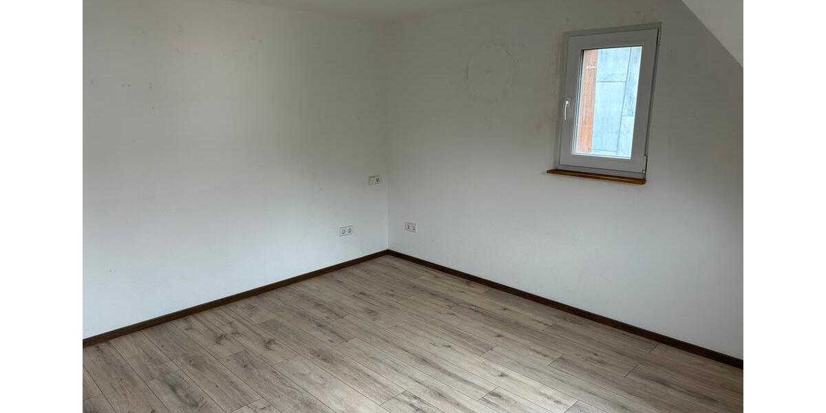 Etagenwohnung Blumberg - 4 Zimmer, 110 m&sup2;, 1.200&euro; | Angebot:26503218