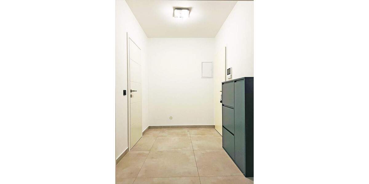 Etagenwohnung Düsseldorf Oberkassel - 2 Zimmer, 82 m&sup2;, 1.790&euro; | Angebot:24713021