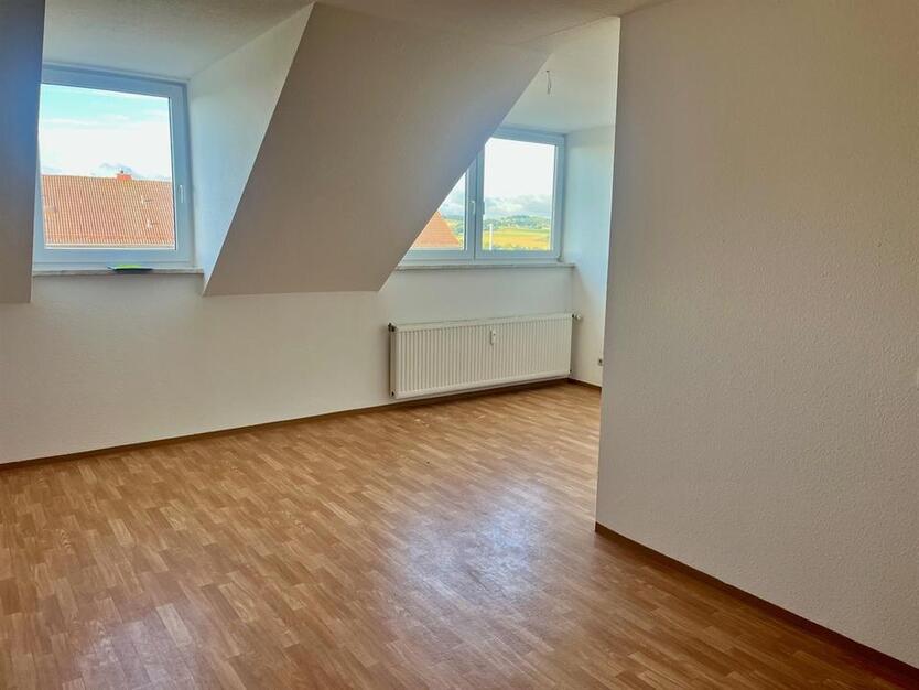 Helle 1-Raum-Dachgeschosswohnung mit Ausblick über Oelsnitz – ideal für junge Leute zimmer