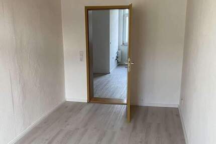 Erstbezug nach Sanierung Besichtigung am 17.12. 10-14 Uhr 1 zimmer