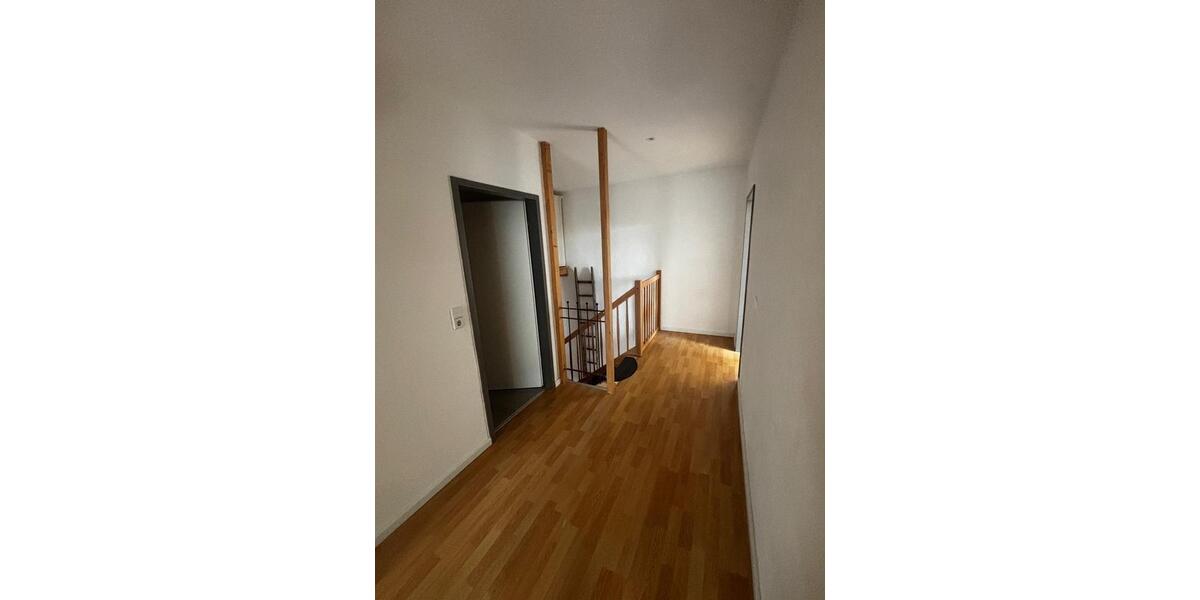 Etagenwohnung Eberswalde - 4 Zimmer, 120 m&sup2;, 1.300&euro; | Angebot:25646531