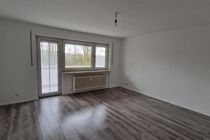 Frisch renoviert: Geräumige 3-Zimmer-Wohnung mit Balkon auf dem Eschberg zu vermieten