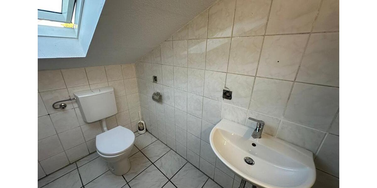 Dachgeschoßwohnung Sinsheim - 4 Zimmer, 1.100&euro; | Angebot:22586309