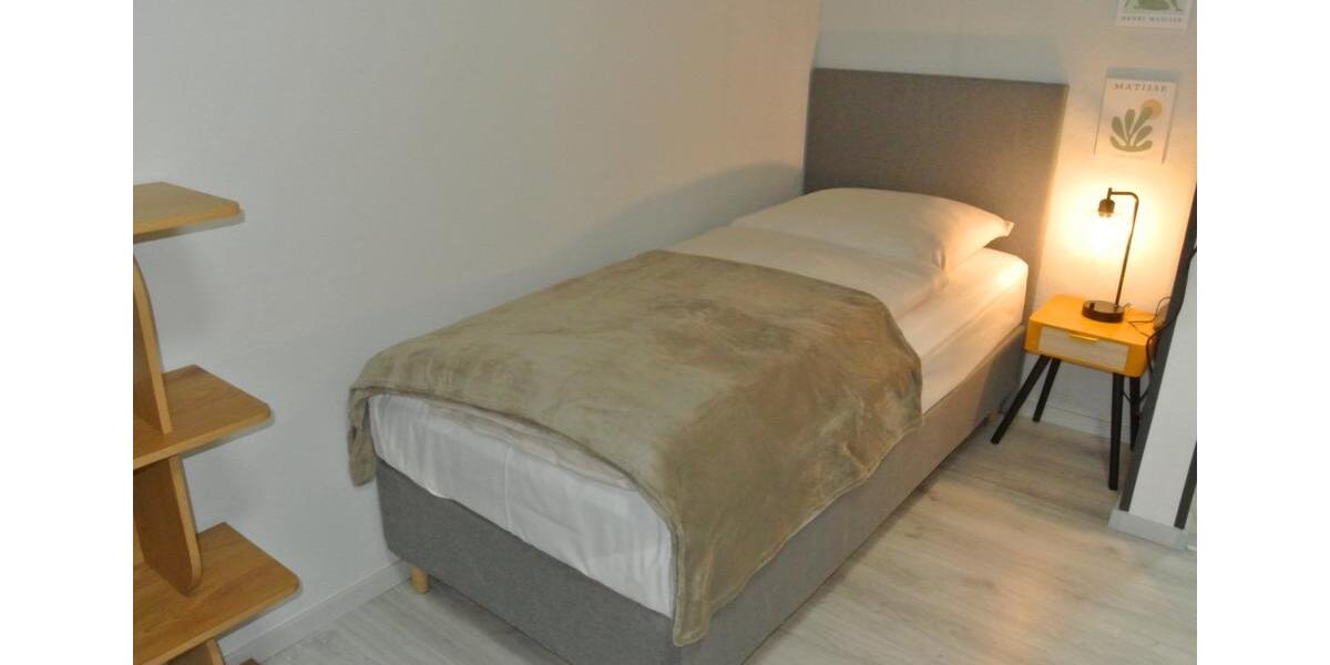 Wohnen auf Zeit Esslingen am Neckar Oberesslingen - 40 Zimmer, 29 m&sup2;, 19&euro; | Angebot:26038903