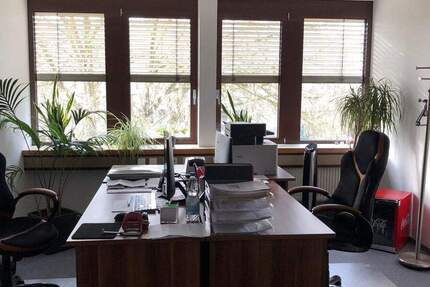 431 qm Lagerfläche und 2 schöne Büros in Kornwestheim Nähe Stuttgart - All-in-Miete zimmer